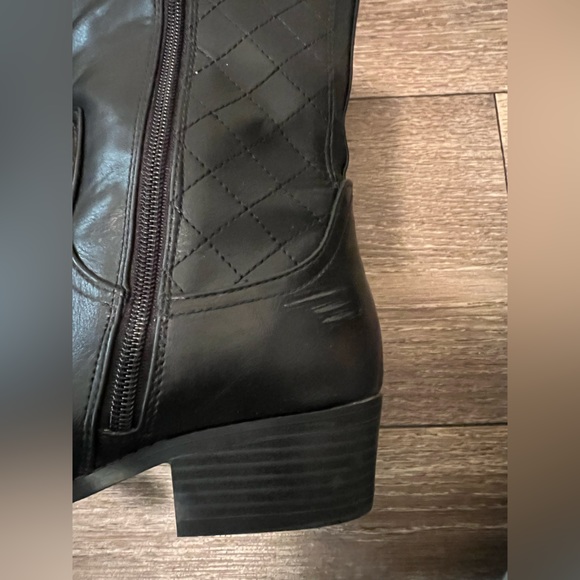 Liz Claiborne Tall Boots - Picture 5 of 7